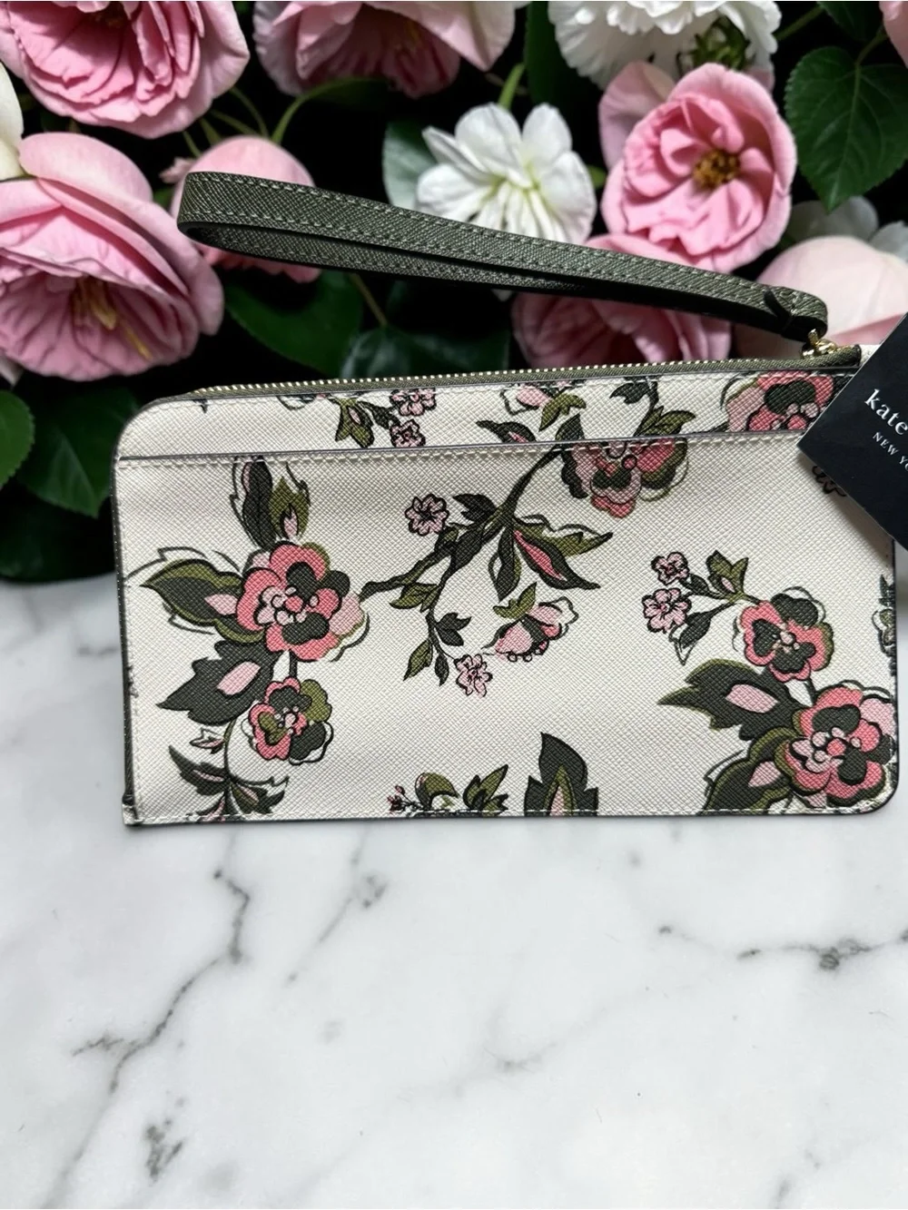 Kate Spade New York Lucy Medium L-Zip Wristlet NWT